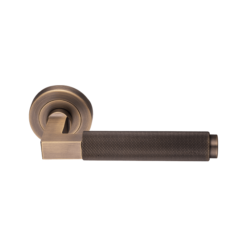 Manja de puerta de palanca de aluminio con latón antiguo de rosa